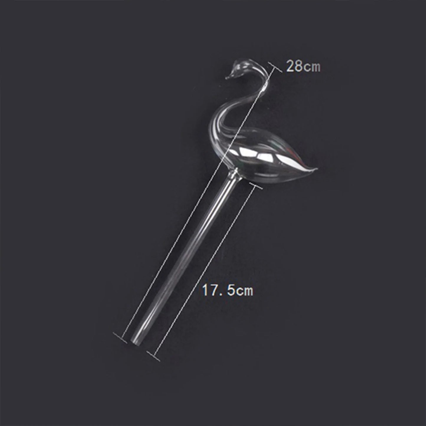 Dimensions de l’arroseur automatique en verre en forme de cygne : 28 cm de hauteur totale, dont 17,5 cm d’embout à planter dans la terre