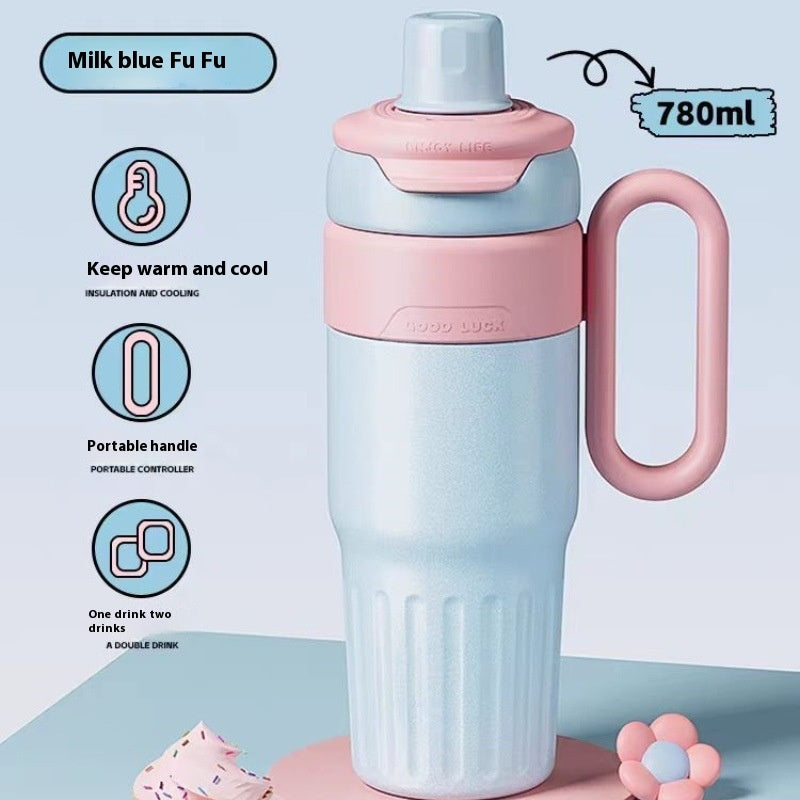 Gourde isotherme 780 ml couleur bleu lait avec poignée rose – modèle nomade pour boissons chaudes ou froides, design Lucky Cup avec couvercle hermétique