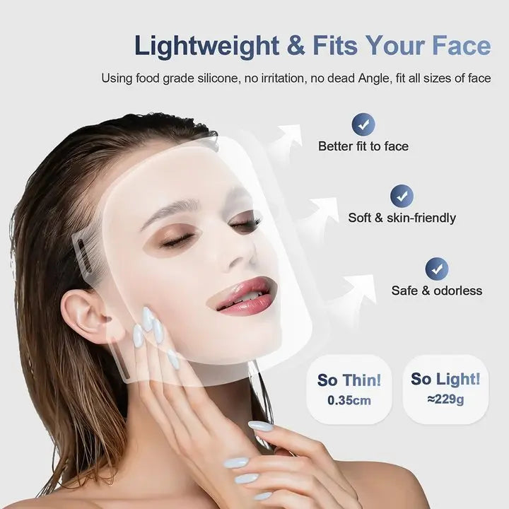 Femme portant un masque LED en silicone transparent, léger et souple, avec texte indiquant sa finesse (0.35 cm) et son poids (229 g), idéal pour un soin confortable