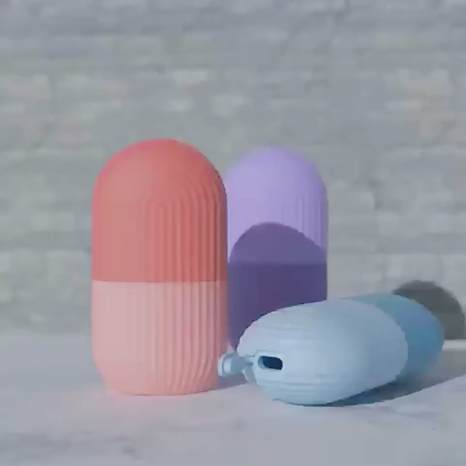 Rouleaux de glace en silicone colorés pour le visage, posés sur une surface claire : modèles orange, violet et bleu clair