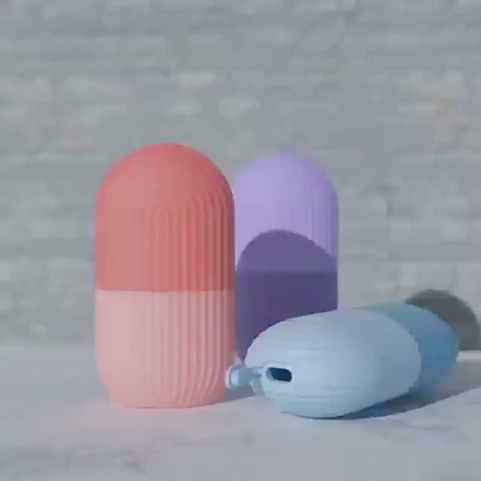Rouleaux de glace en silicone colorés pour le visage, posés sur une surface claire : modèles orange, violet et bleu clair