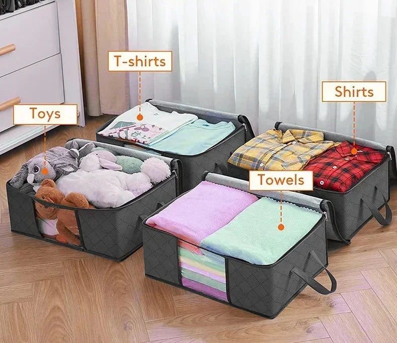 Sacs de rangement pliables en tissu gris, utilisés pour stocker jouets, t-shirts, chemises et serviettes – solution pratique et polyvalente pour organiser la chambre ou le dressing.